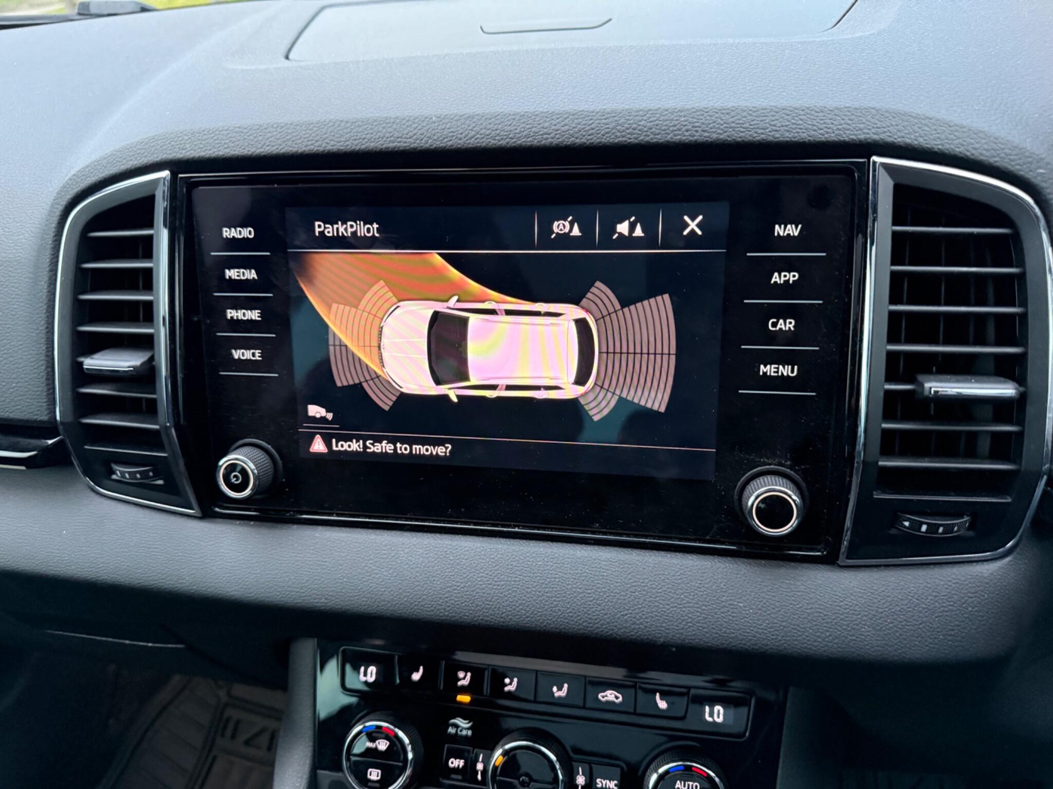 Skoda Karoq 2.0 TSI SportLine DSG 4WD Euro 6 (s/s) 5dr — photo 102 of 112